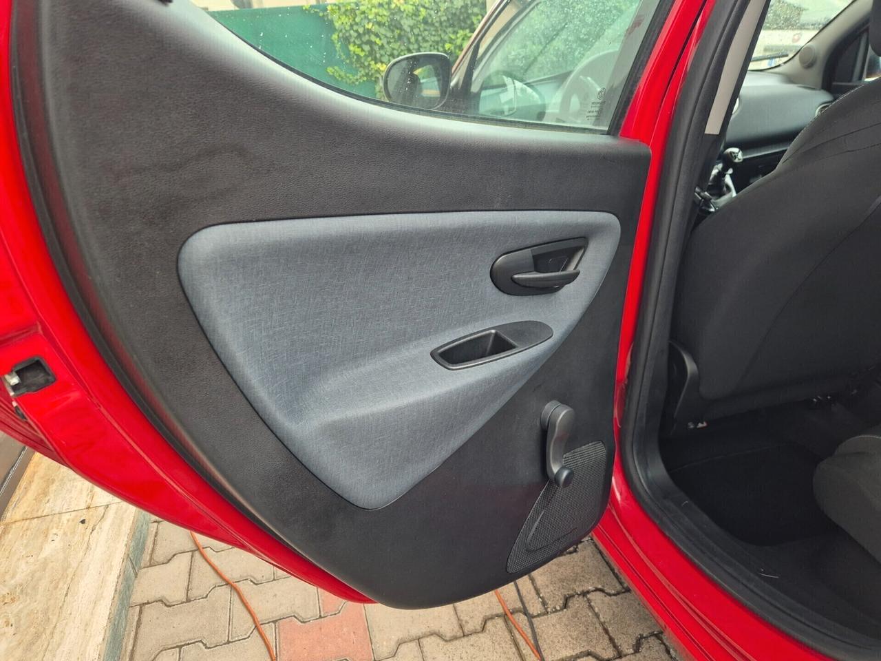 Lancia Ypsilon 1.0 FireFly 5 porte S&S Hybrid Gold