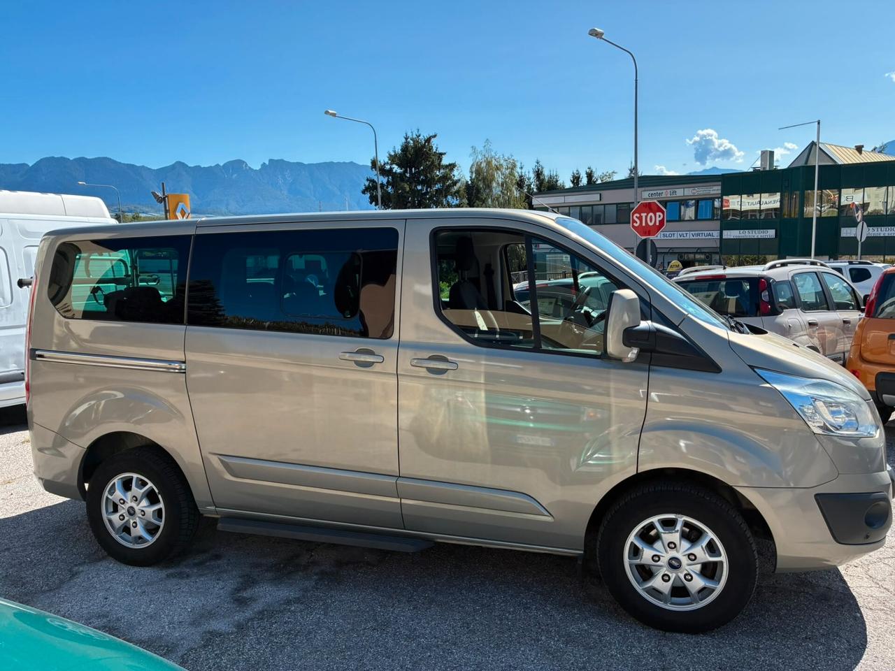 FORD TRANSIT CUSTOM 2.2 TDCi 155CV TITANIUM 8POSTI - GANCIO TRAINO
