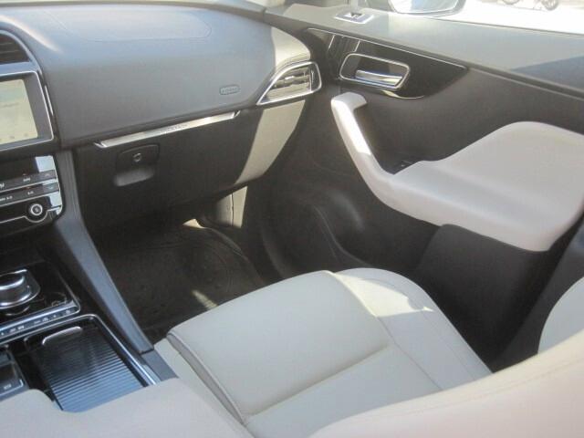 Jaguar F-Pace 2.0 D 180 CV AWD aut. Prestige