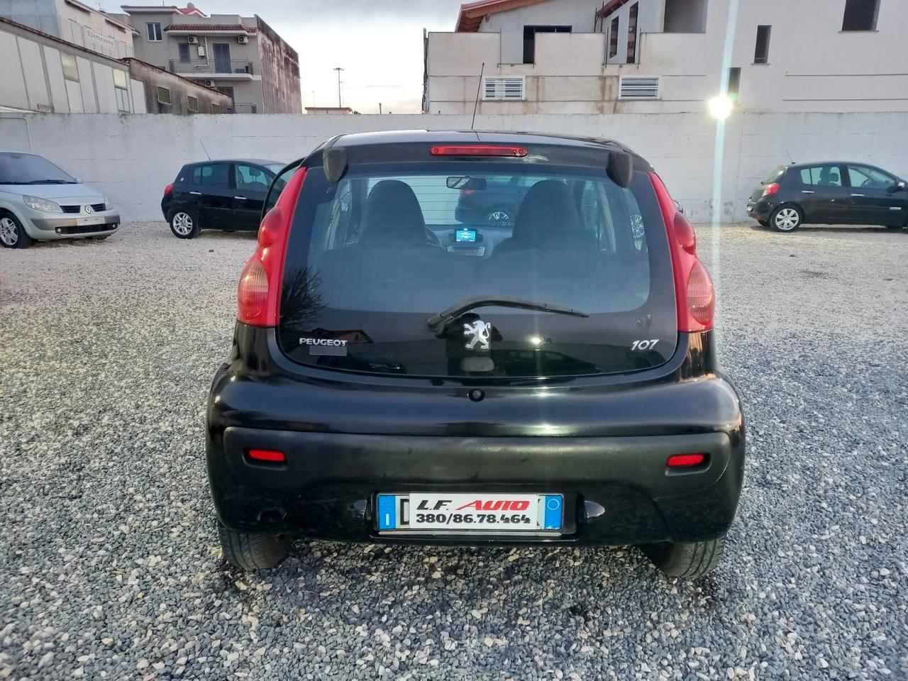 Peugeot 107 1.0 68CV 5p. Sweet Years navigatore