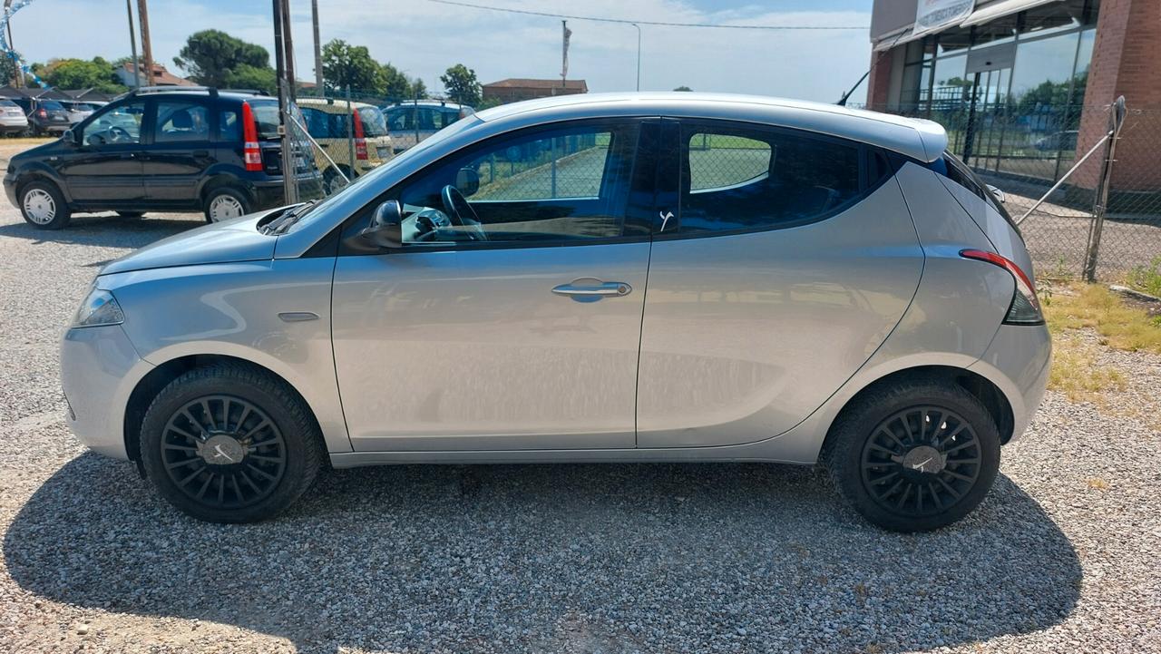 Lancia Ypsilon 1.2 69 CV 5 porte Gold