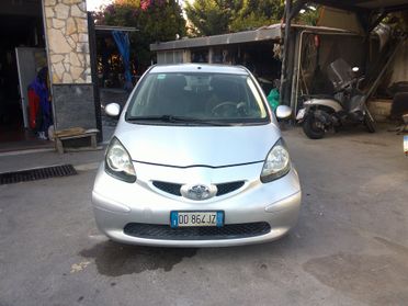 Toyota Aygo 1.4 turbodiesel 5 porte Sol 07