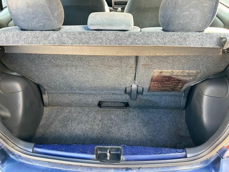 Toyota Yaris 1.0i 16V cat 5 porte Sol
