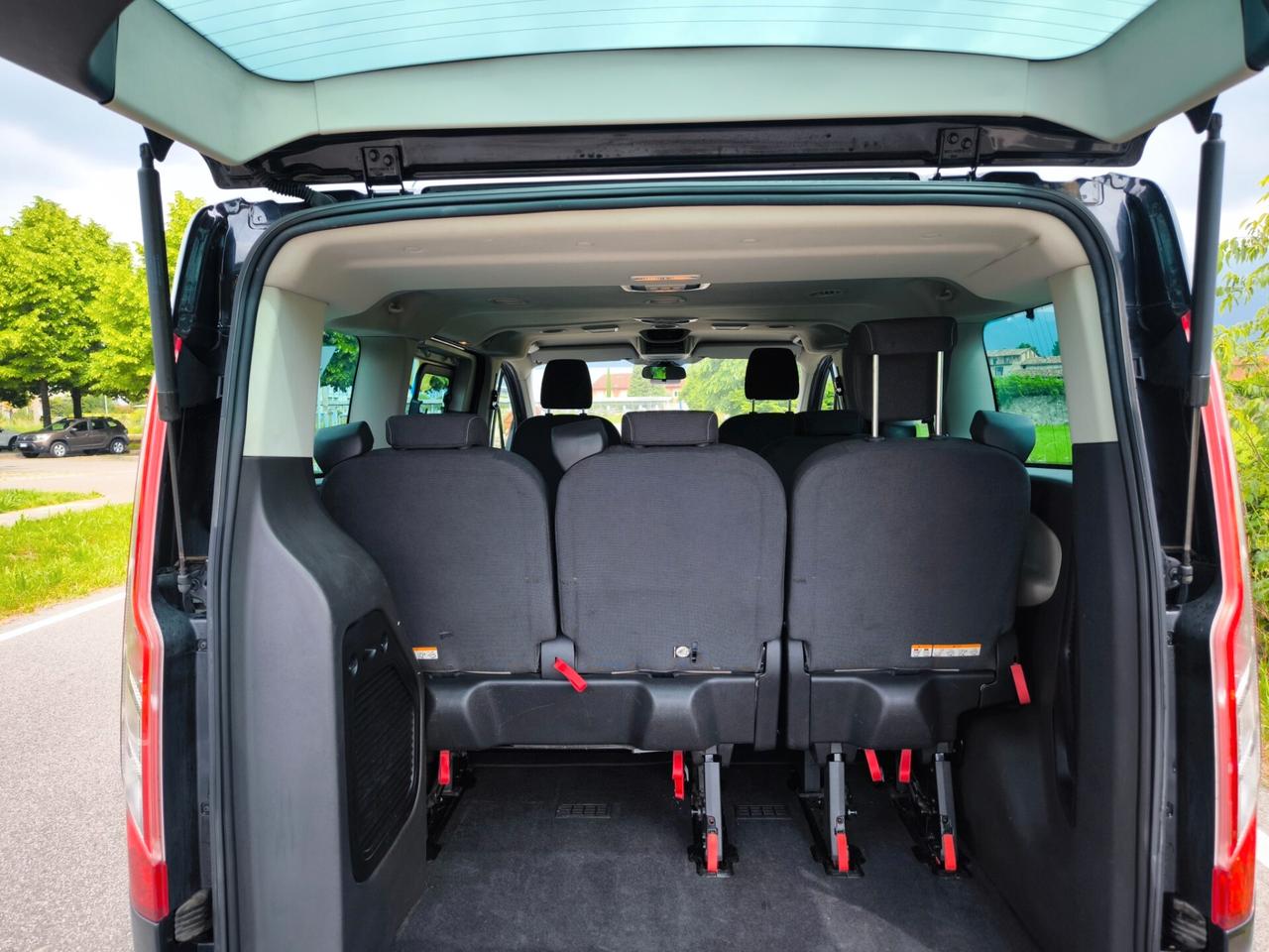 FORD TOURNEO CUSTOM 2,2 TDCI 155CV- TITANIUM- 8 POSTI