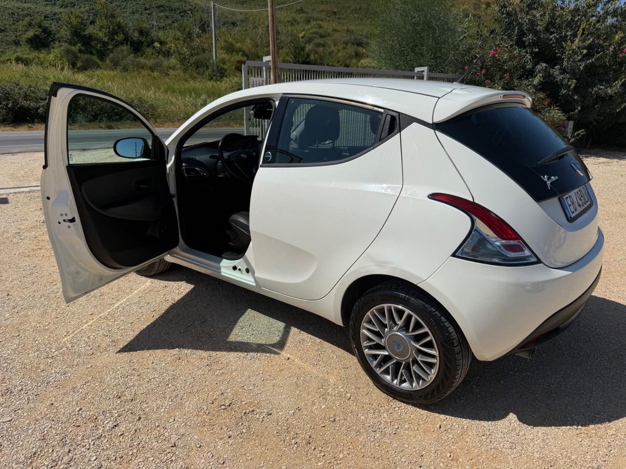 Lancia Ypsilon 1.2 69 CV 5 porte GPL 3.999€