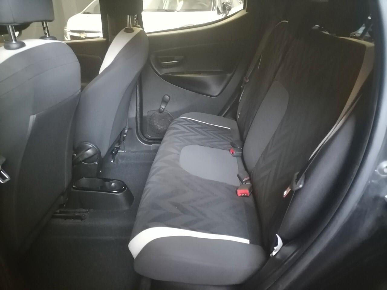 Lancia Ypsilon 1.2 69 CV 5 porte Unyca