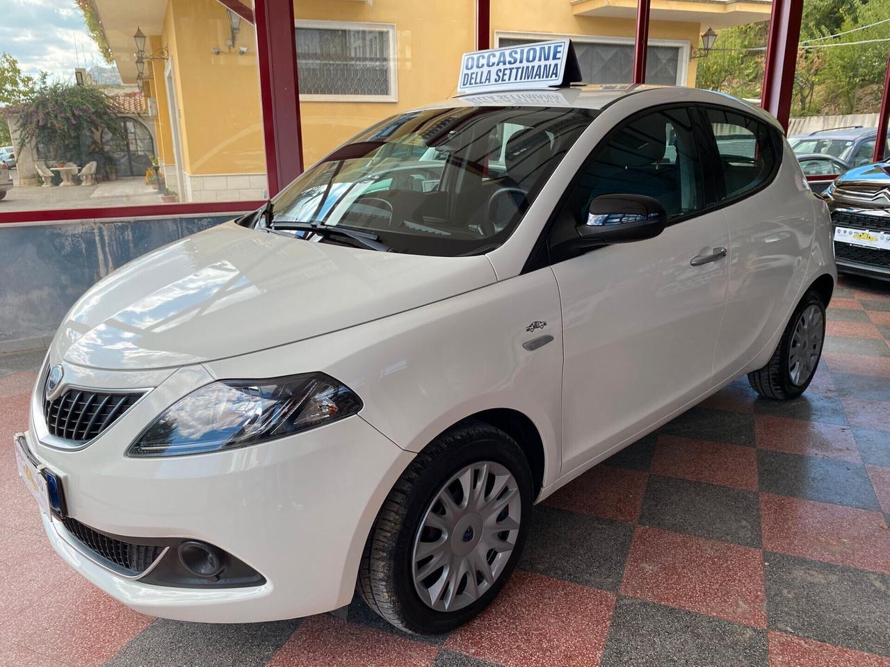 Lancia Ypsilon 1.0 Hybrid Silver