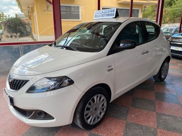 Lancia Ypsilon 1.0 Hybrid Silver