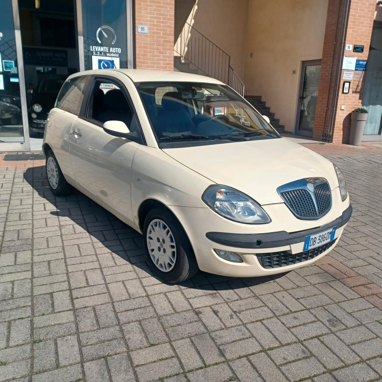 158.148KM YPSILON 1.2 NEOPATENTATI PIANTONE STERZO NUOVO