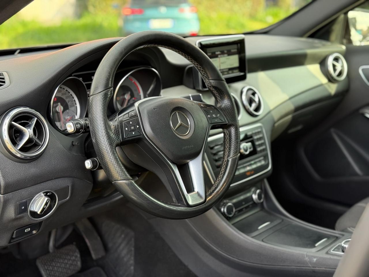 MERCEDES GLA 220 CDI 2015 Automatic 4Matic Premium