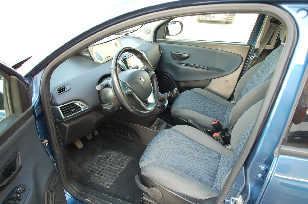 Lancia Ypsilon 1.0 FireFly 5 porte S&S Hybrid Gold Plus