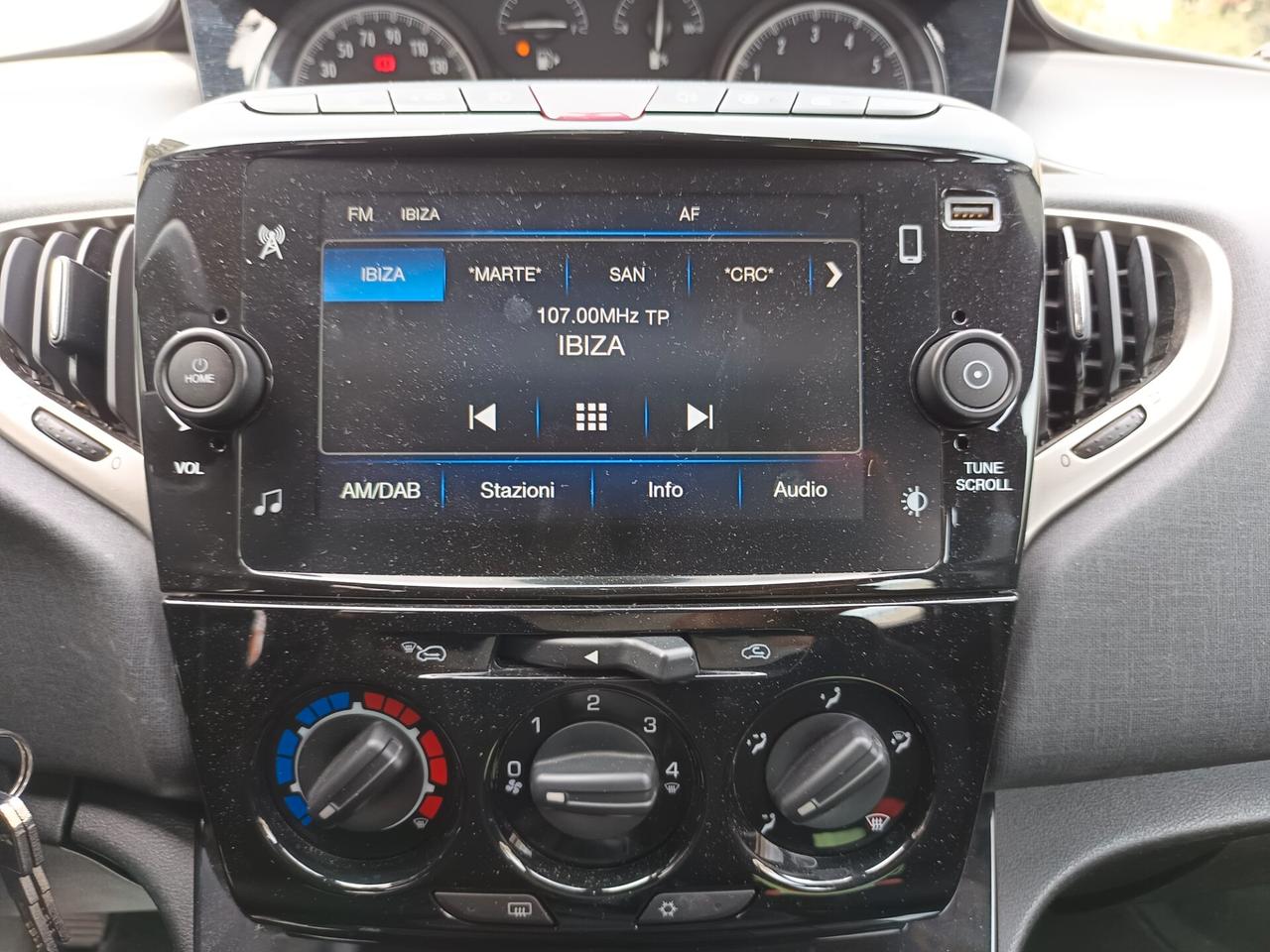 Lancia Ypsilon 1.0 FireFly 5 porte S&S Hybrid Silver