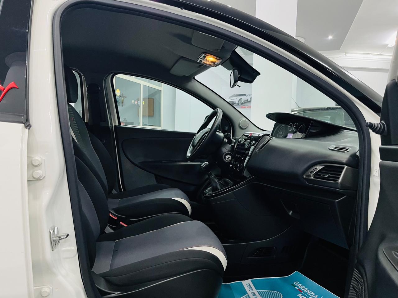 Lancia Ypsilon 1.3 MJT 95 CV Black Edition anno 2014