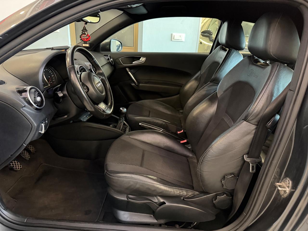 A1 1.6 TDI Ambition ok neopatentati