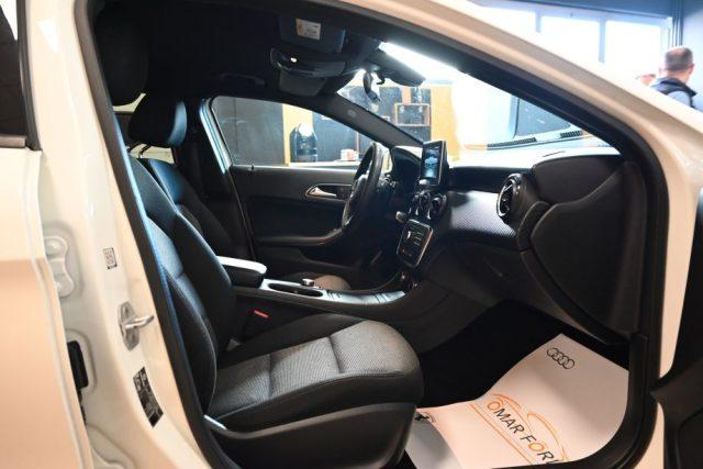 MERCEDES-BENZ GLA 180 D EXECUTIVE AUT.TEL CERCHI 17"VETRI SCURI SED.RISC