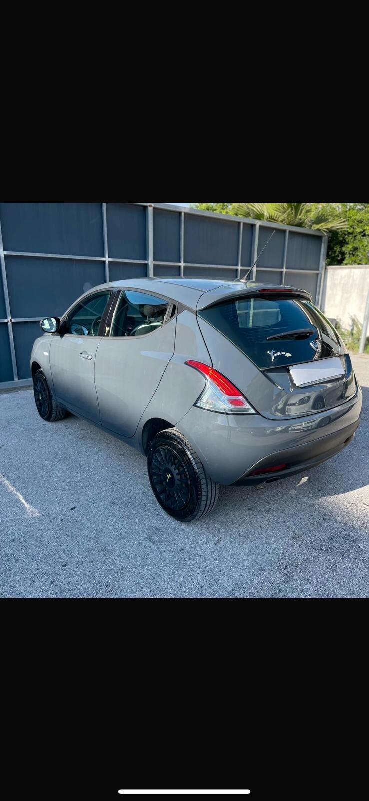 Lancia Ypsilon 0.9 TwinAir 85 CV 5 porte Metano Ecochic Gold