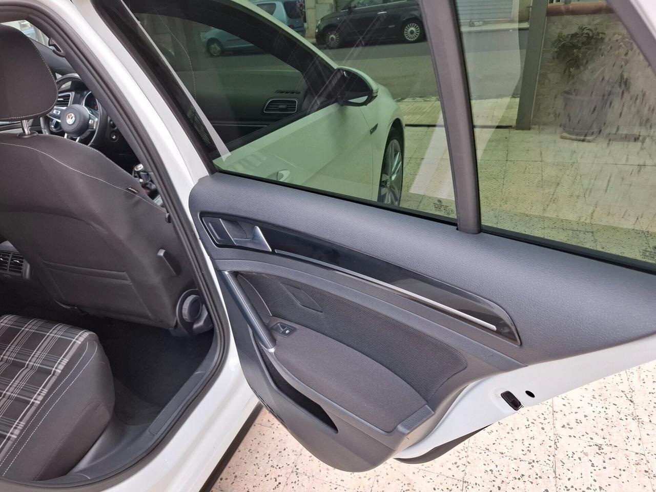 Volkswagen Golf - 2.0 TDI GTD PANO