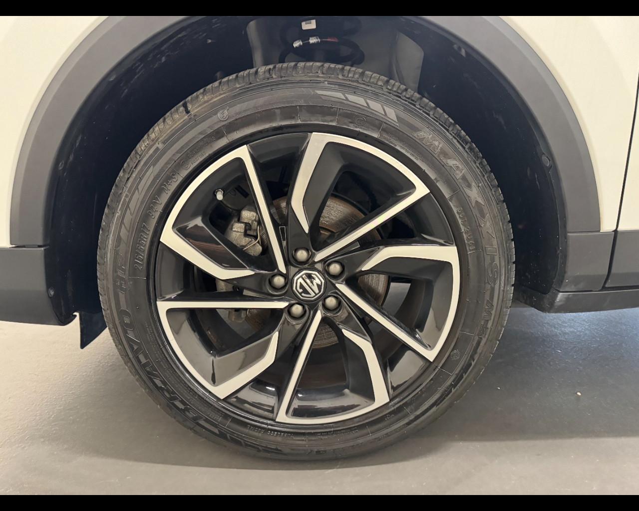 MG ZS 1.5 LUXURY