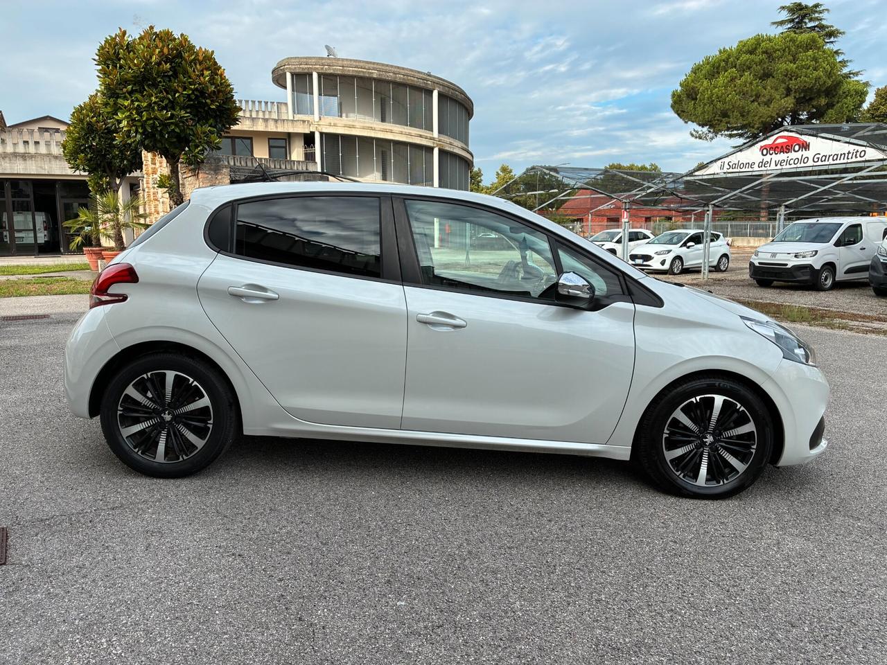 Peugeot 208 BlueHDi 100 S&S Signature