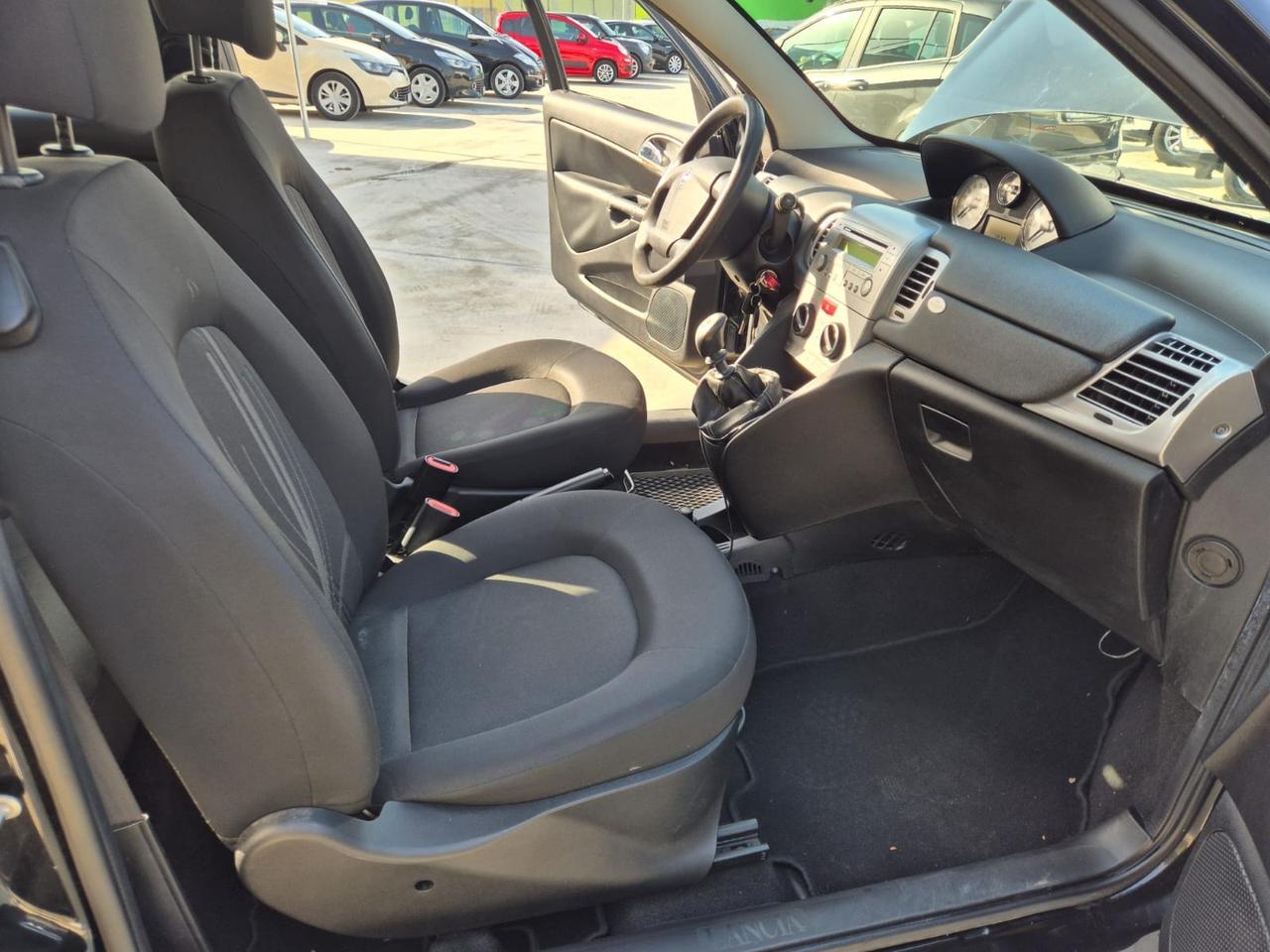 Lancia Ypsilon 1.2 69 CV Unyca