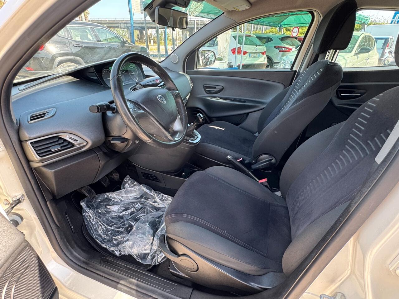 Lancia Ypsilon 1.3 MJT 16V 95 CV 5 porte 1prop. km certificati bianco perla 2011