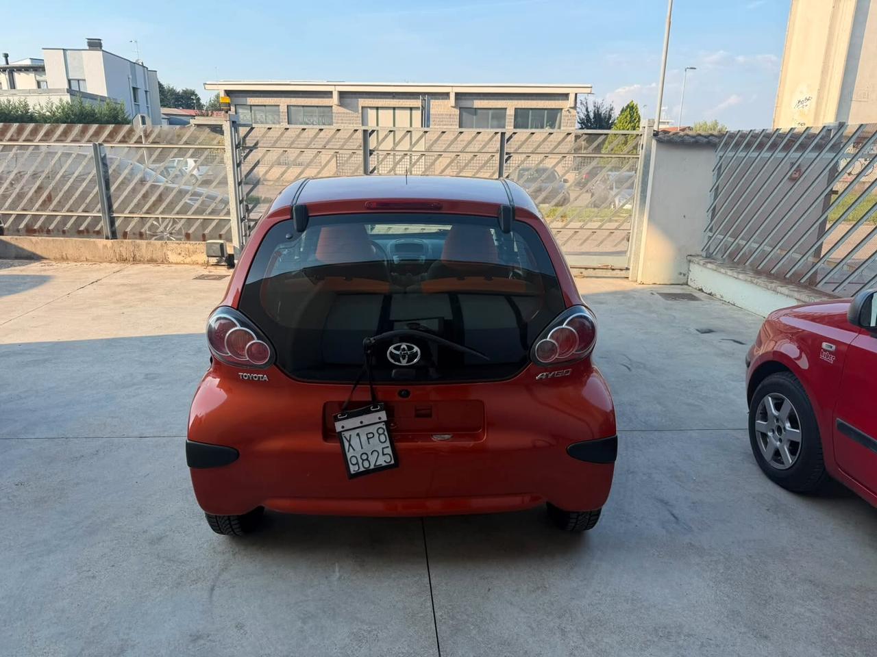 Toyota Aygo 1.0 12V VVT-i 5 porte Orange Connect MMT