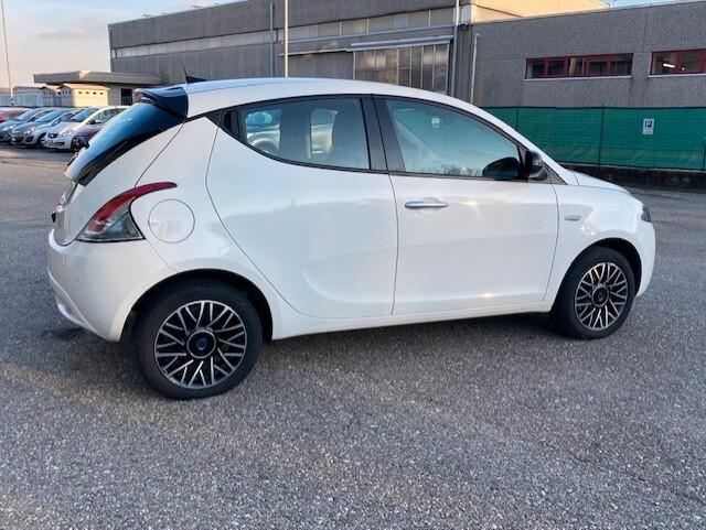 Lancia Ypsilon 1.0 FireFly 5 porte S&S Hybrid Platino