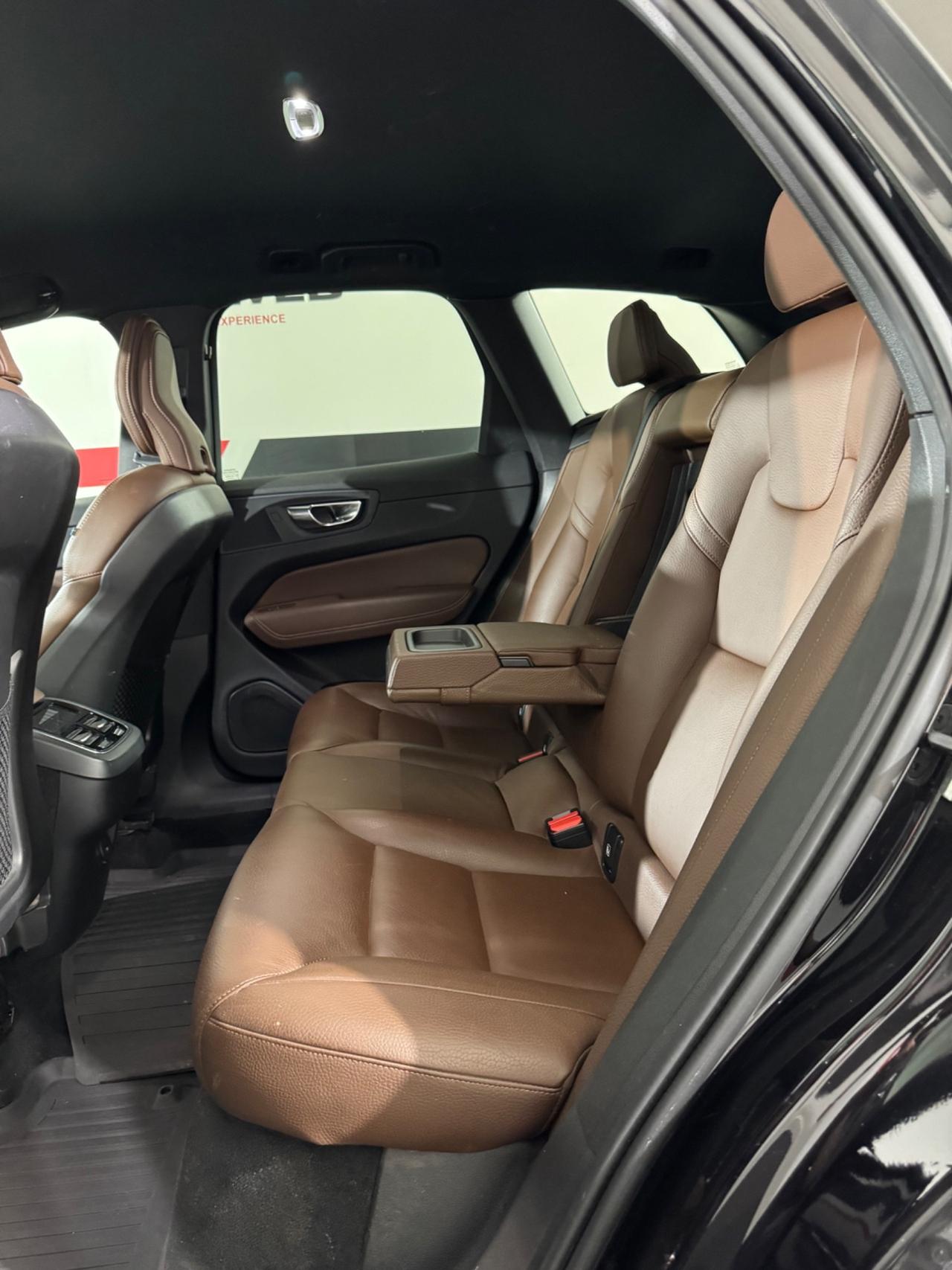 Volvo XC 60 XC60 B4 (d) AWD Geartronic Inscription FULL OPTIONAL, SEDILI IN PELLE CON REGOLAZIONE ELETTRICA CON MEMORIA, CRUISE ADATTIVO, CLIMA TRI-ZONA , PORTELLONE ELETTRICO, APPLE CARPLAY, FARI FULL LED AUTOMATICI E MOLTO ALTRO