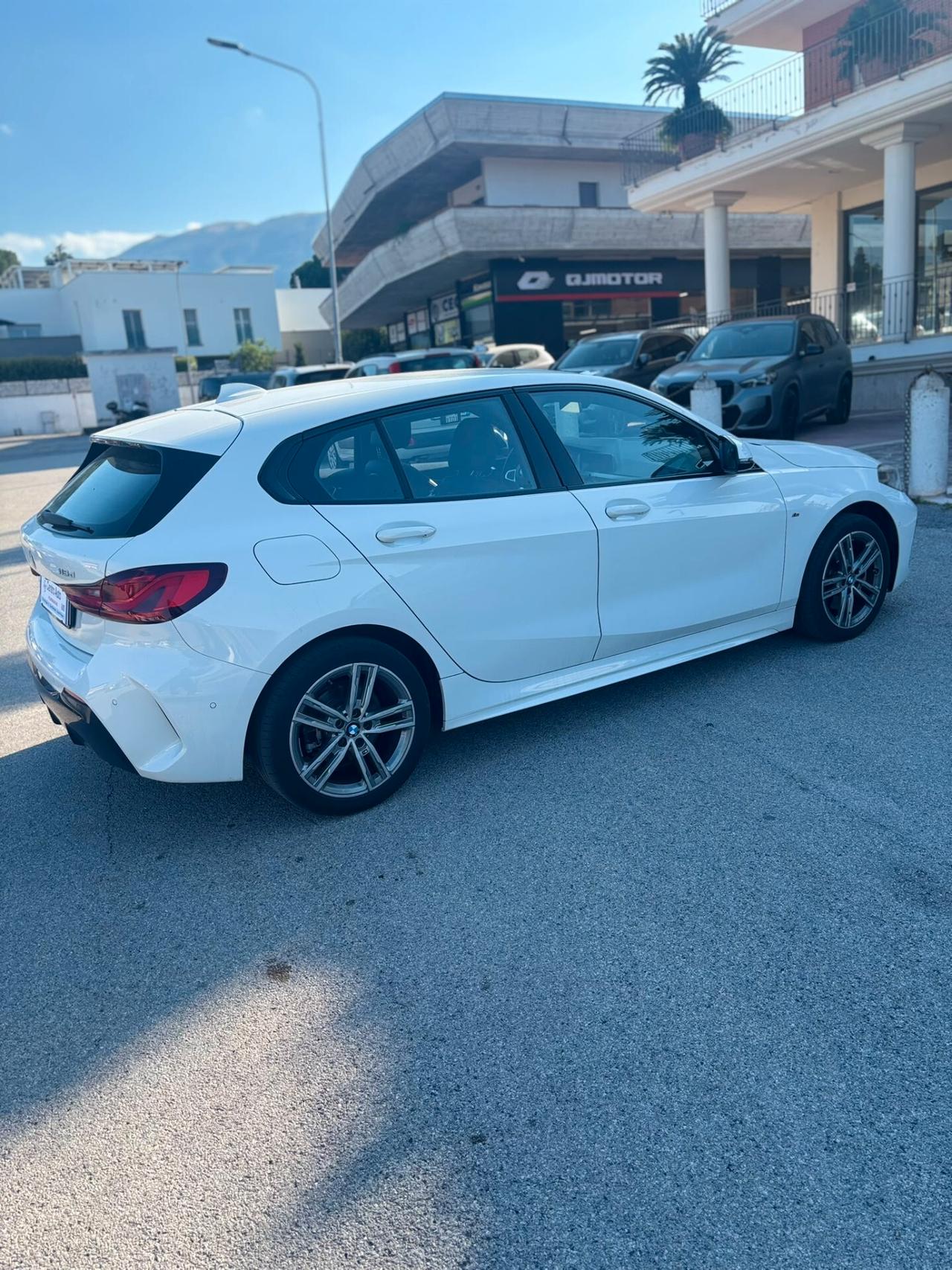 Bmw 116 116d 5p. Msport