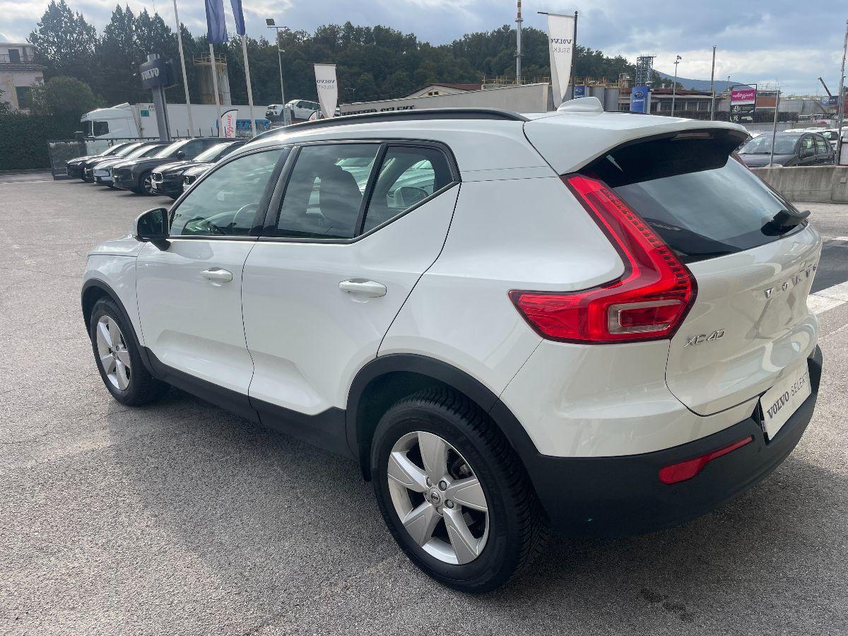 VOLVO - XC40 - T2 Momentum Core