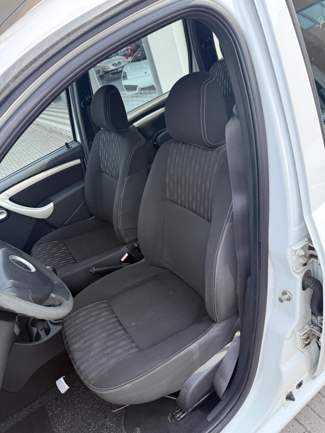 Dacia Logan MCV 1.5 dCi 90CV 5 posti Embleme