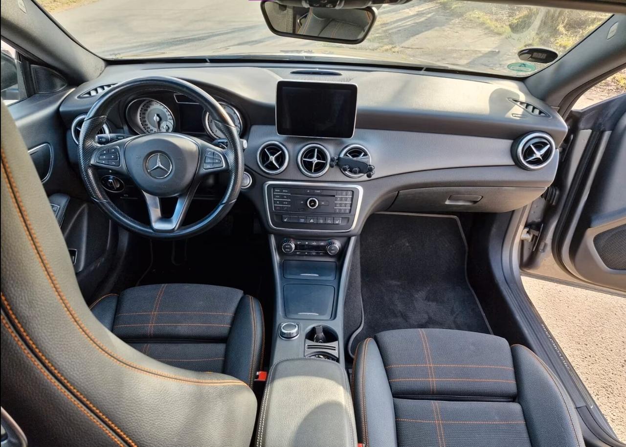 Mercedes-Benz CLA 200 d Automatik Shooting Brake Pano
