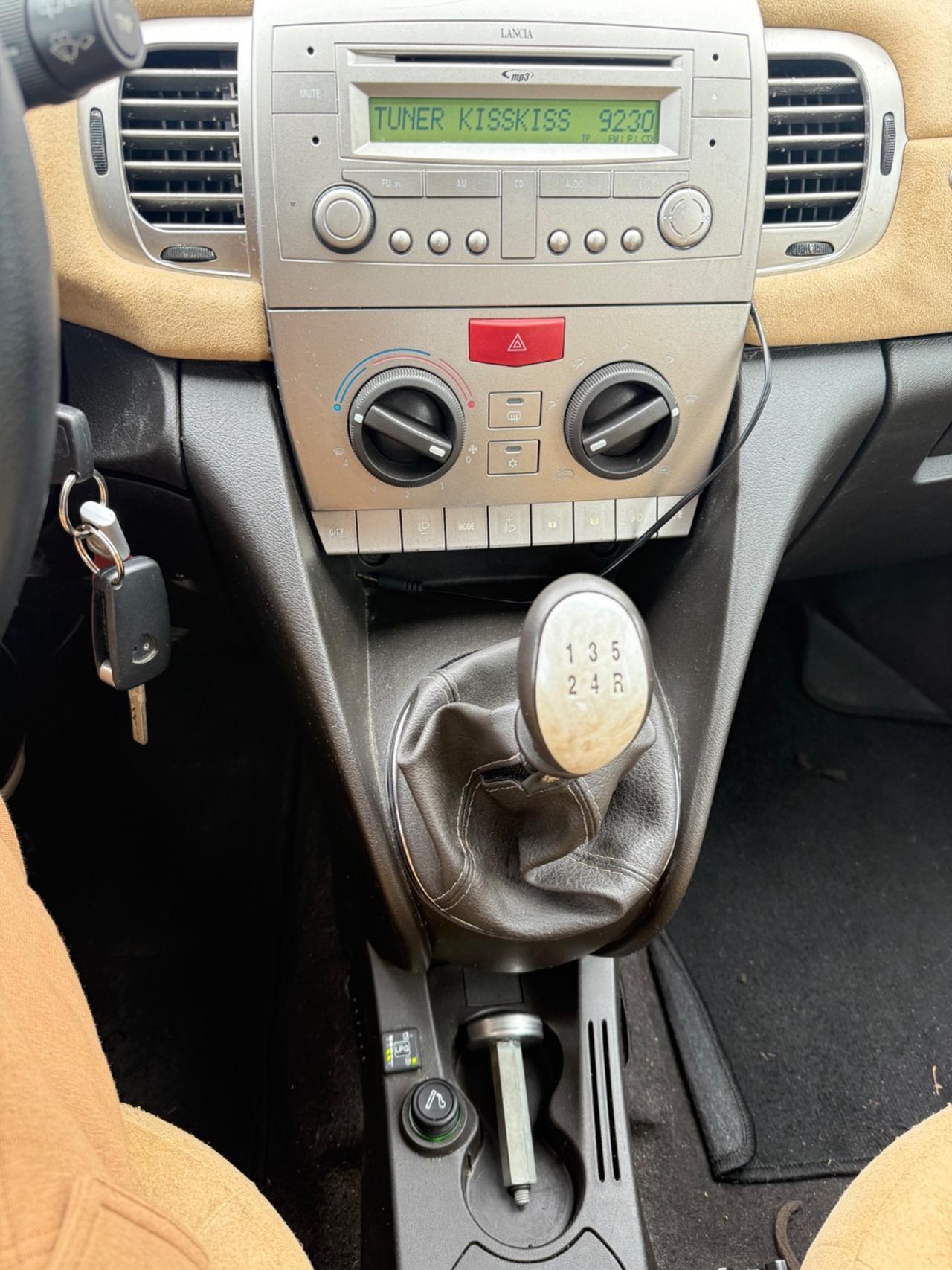 Lancia Ypsilon 1.2 Oro Giallo