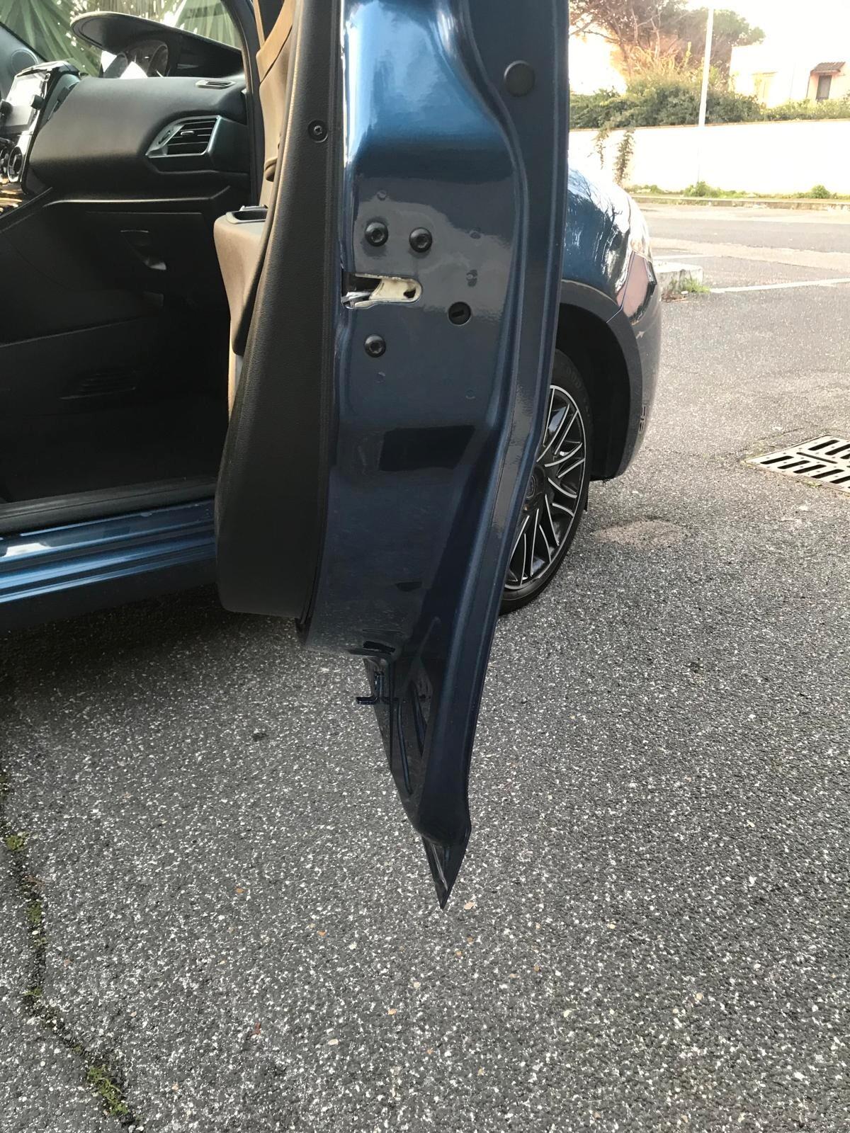 Lancia Ypsilon 1.0 FireFly 5 porte S&S Hybrid Gold