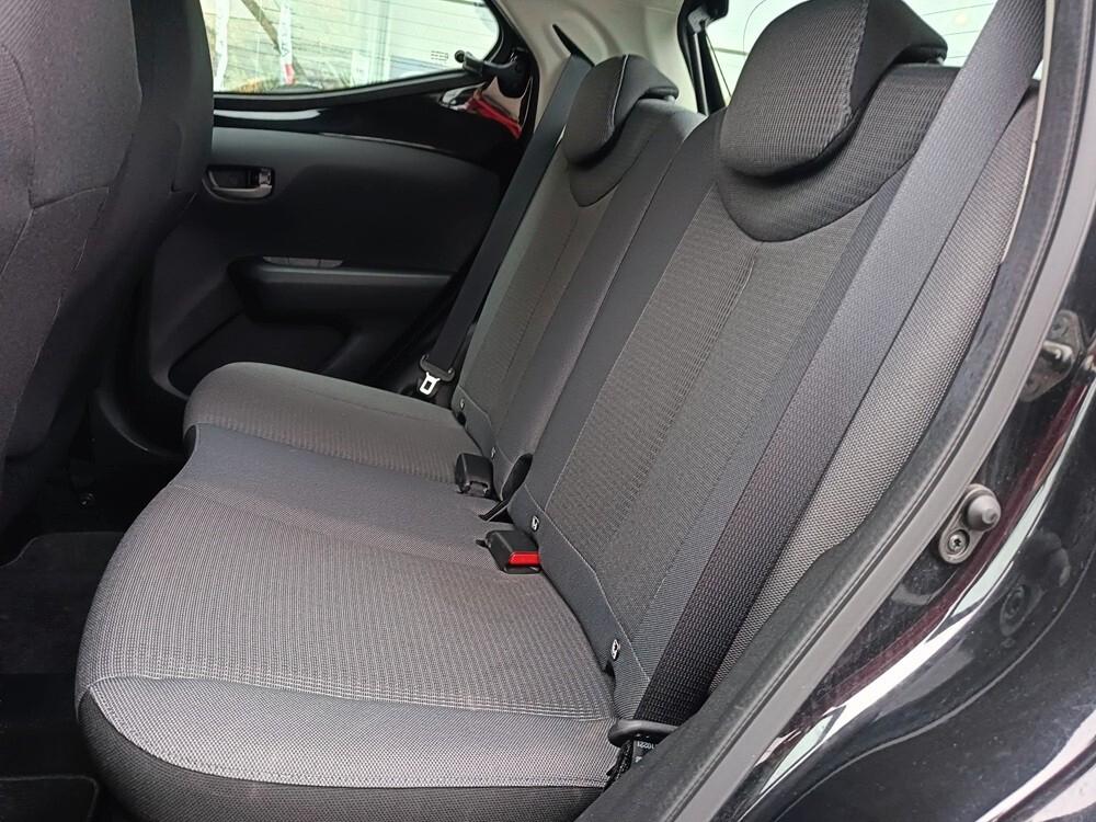 Toyota Aygo Connect 1.0 VVT-i 72 CV 5 porte x-clusiv red style