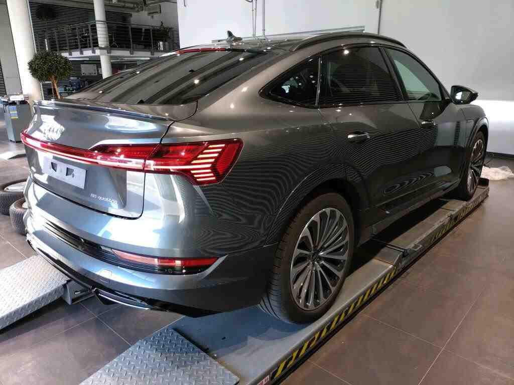 E Tron 55 408CV S-LINE QUATTRO HUD 360° MATRIX 21"