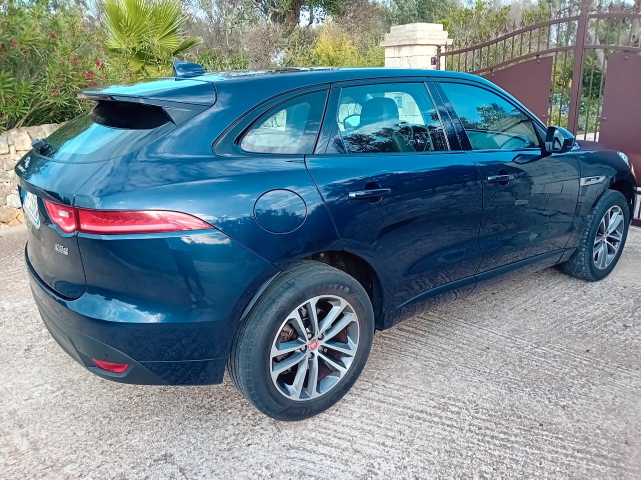 Jaguar F-Pace 2.0 D 180 CV R-Sport