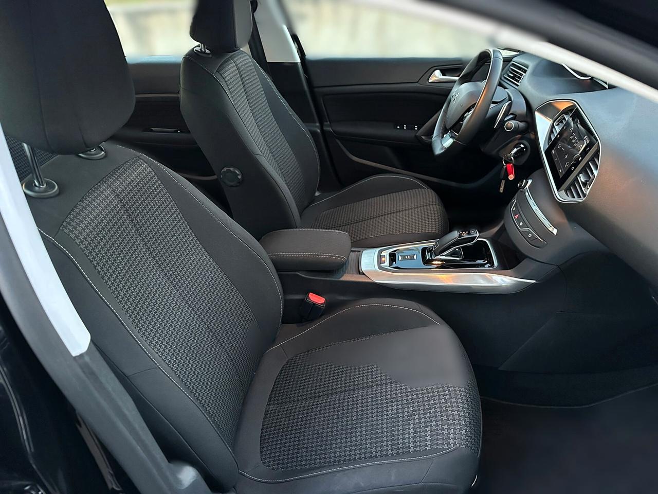 Peugeot 308 BlueHDi 130 S&S EAT8 Active Business