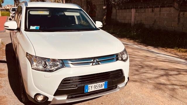 Mitsubishi Outlander 2.2 DI-D 4WD Intense