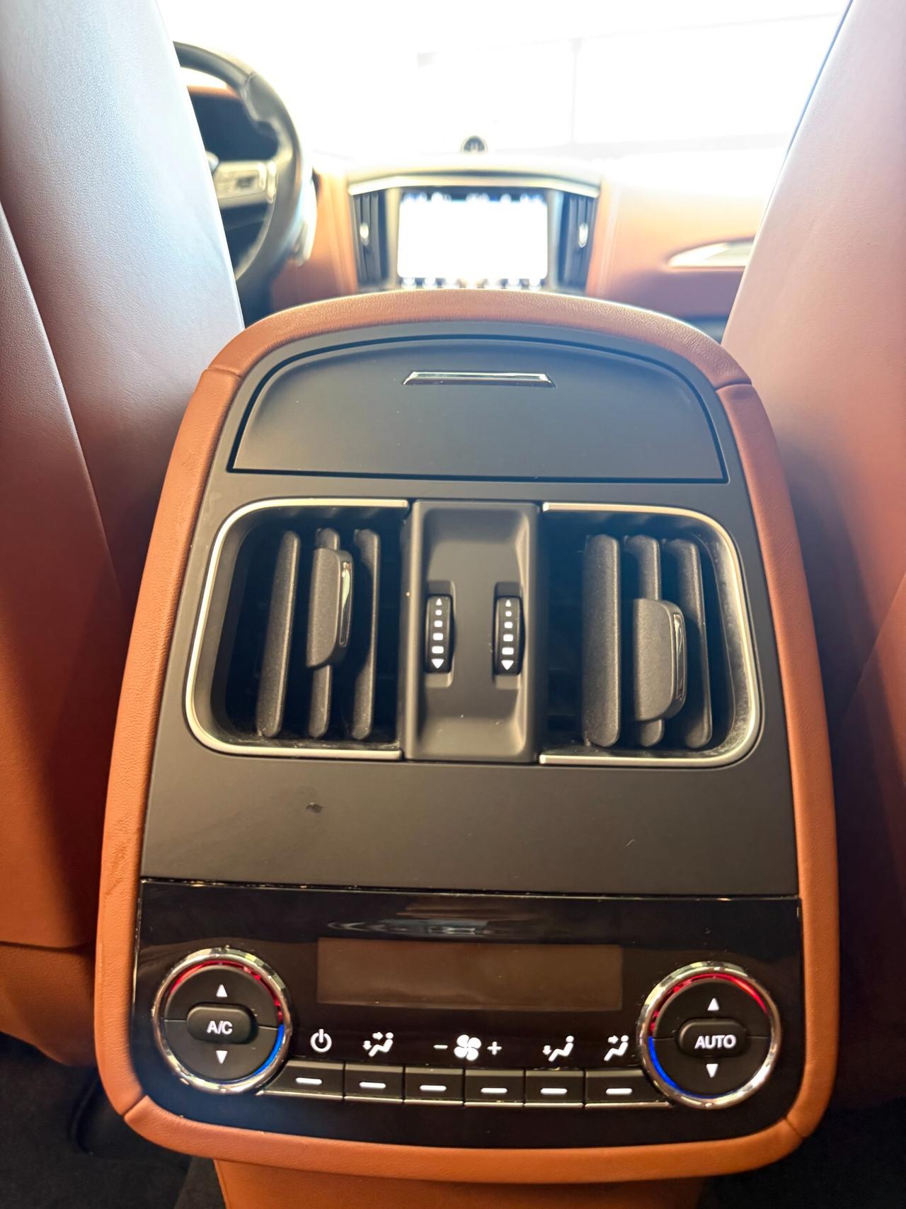 Maserati Levante 3.0 V6 Granlusso 250cv auto TETTO APRIBILE,APPLE CARPLAY,TELECAMERA,NAVIGATORE,PELLE