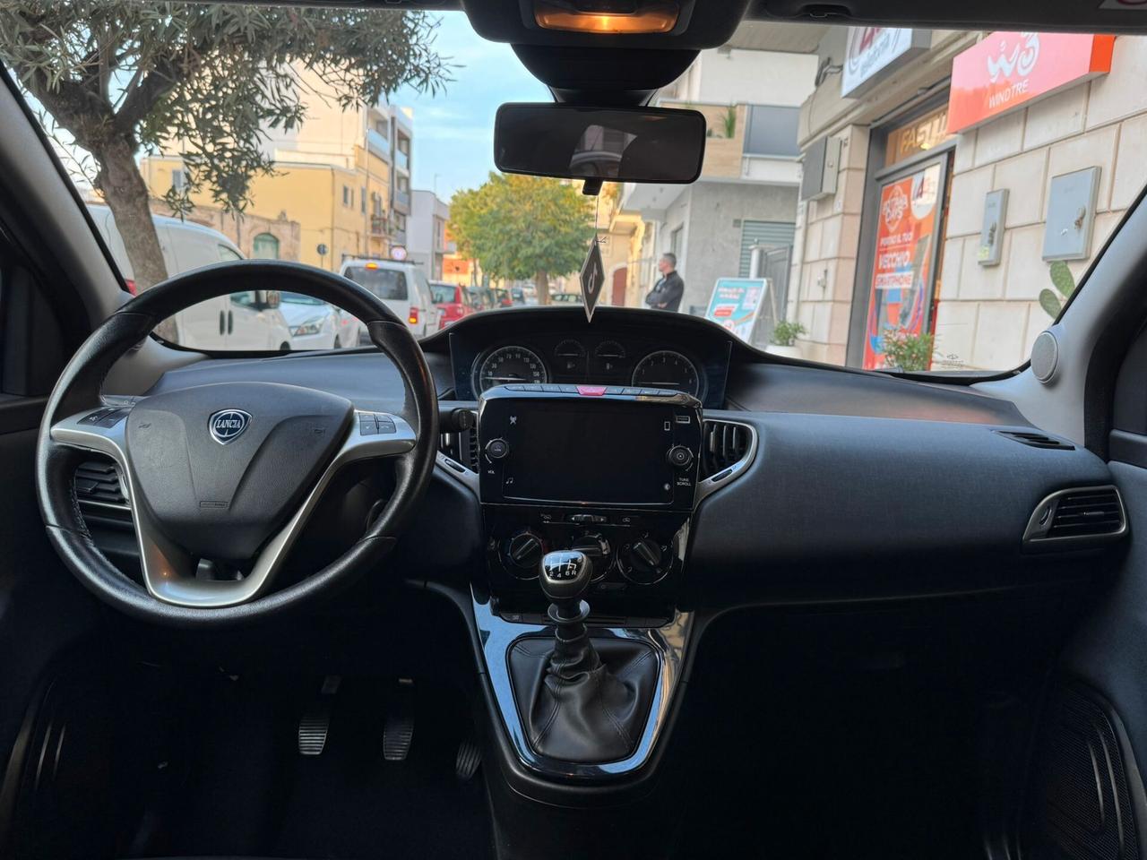 Lancia Ypsilon 1.0 FireFly 5 porte S&S Hybrid Ecochic Gold