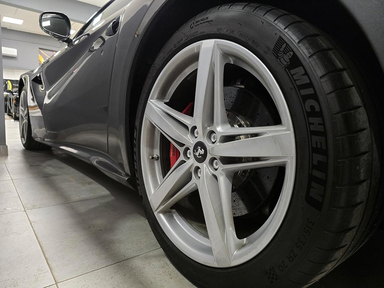 Ferrari F12 Berlinetta 6.3 740CV SERVICE BOOK_LED_CARBONIO_TOP