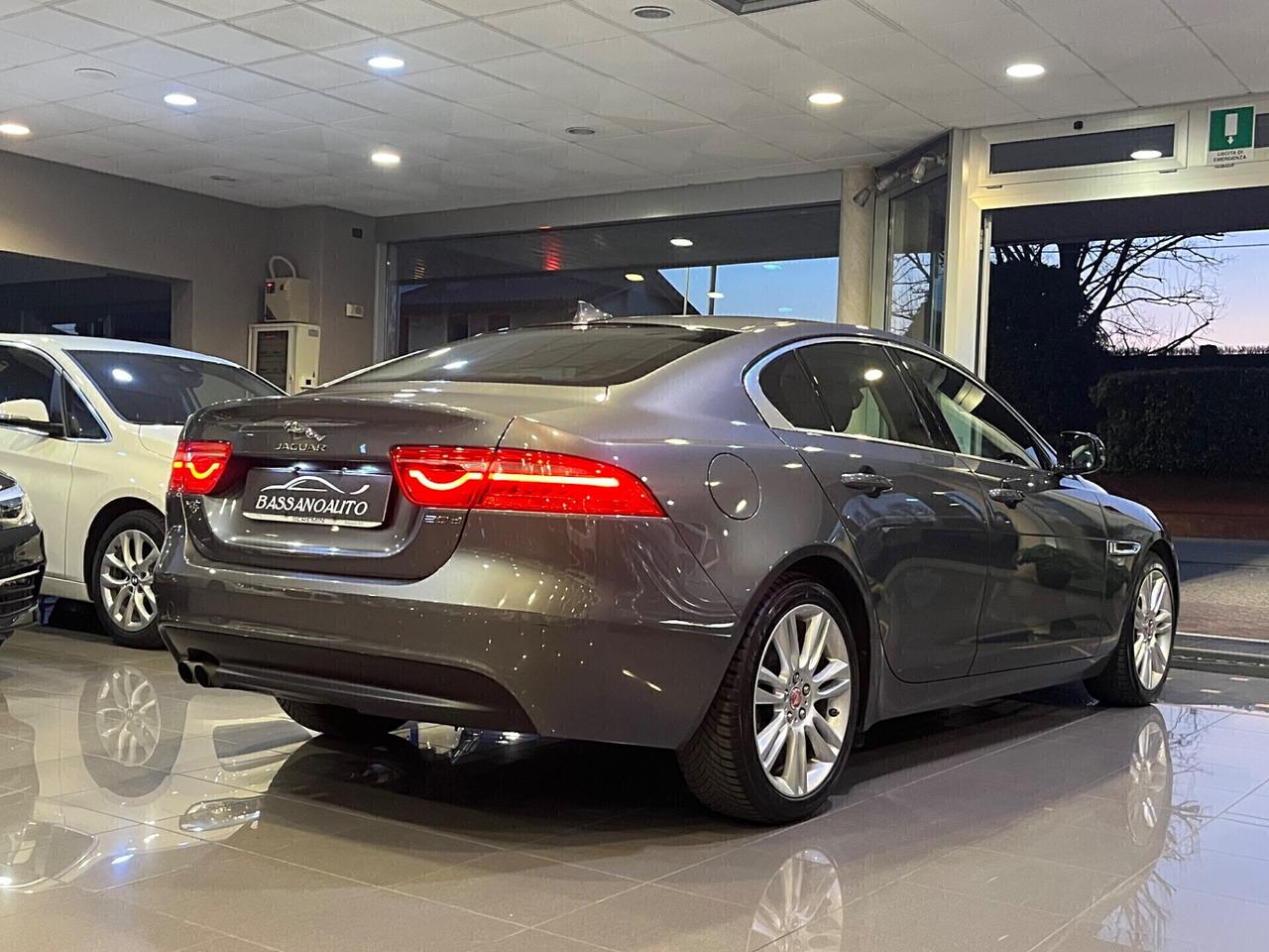 Jaguar XE 2.0d Prestige 180cv auto 88.000 KM!!!