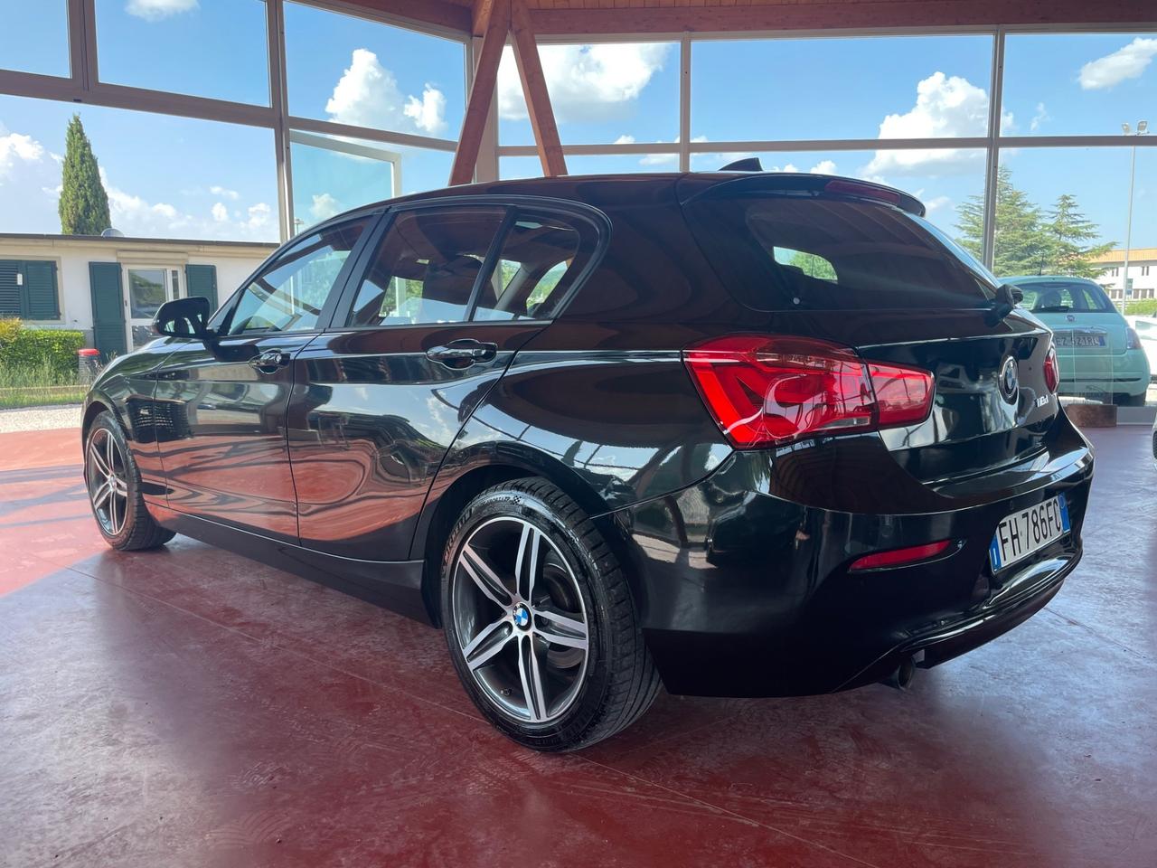Bmw 118 118d 5p. Urban