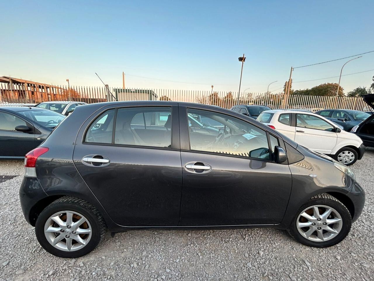 Toyota Yaris 1.0 5 porte Sol