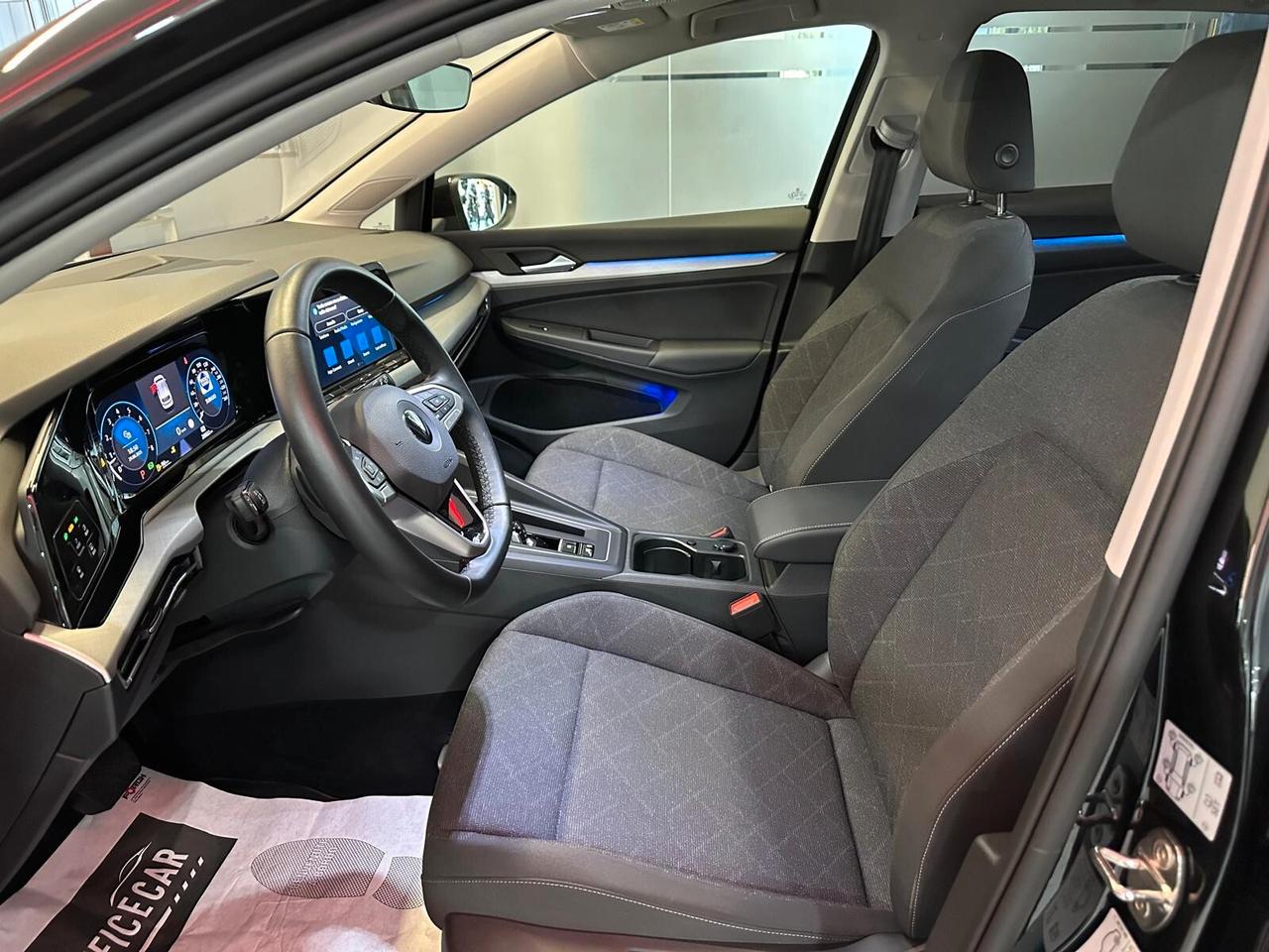 Volkswagen Golf 8 1.5 TGI DSG Style