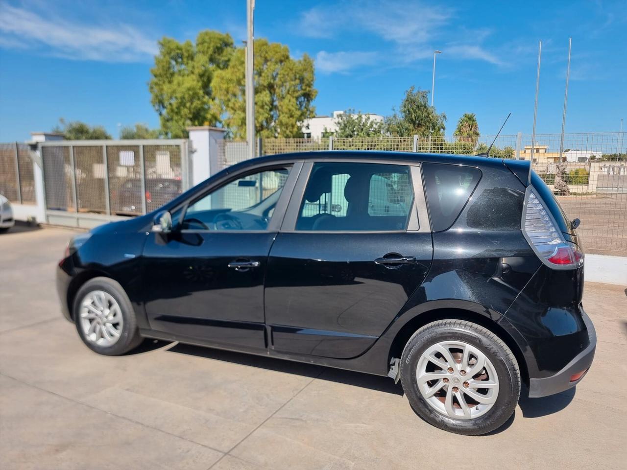 Renault Scenic Scénic XMod dCi 110 CV EDC Limited