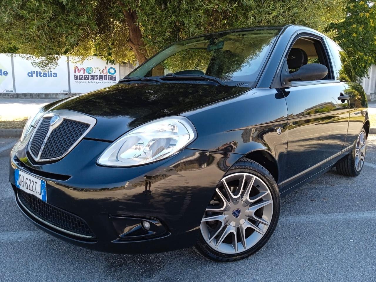 Lancia Ypsilon 1.4 16V Oro Giallo