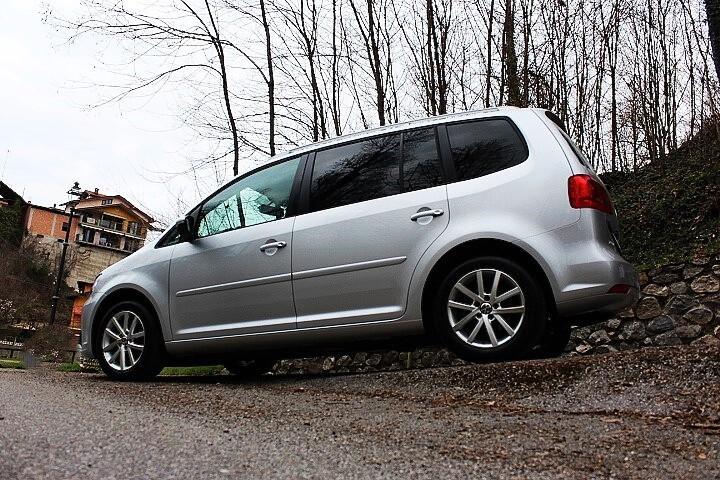 Volkswagen Touran Business 1.6 TDI Comfortline 7 POSTI 8 PNEUMATICI SU CERCHIO IN LEGA ORIGINALE