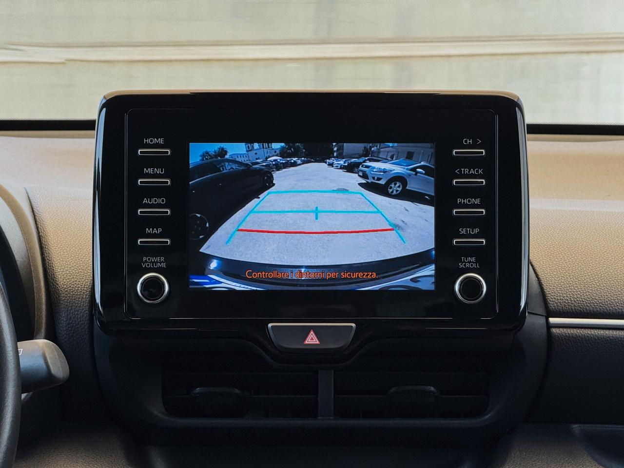 Toyota Yaris 1.5 Hybrid 92CV Business LED CAM